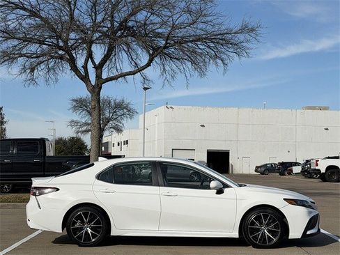 Certified 2023 Toyota Camry SE image 3