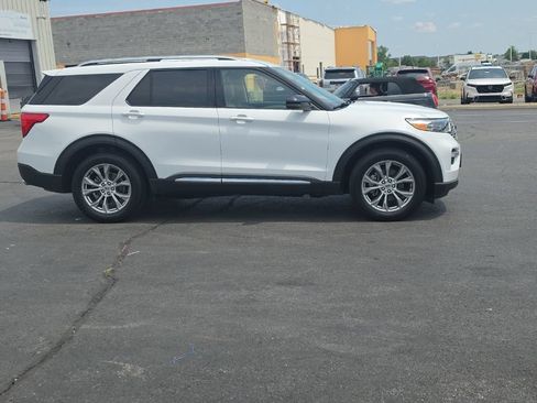 Used 2021 Ford Explorer Limited w/ Equipment Group 301A AWD/4WD image 10