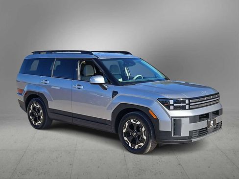 Used 2024 Hyundai Santa Fe SEL image 2