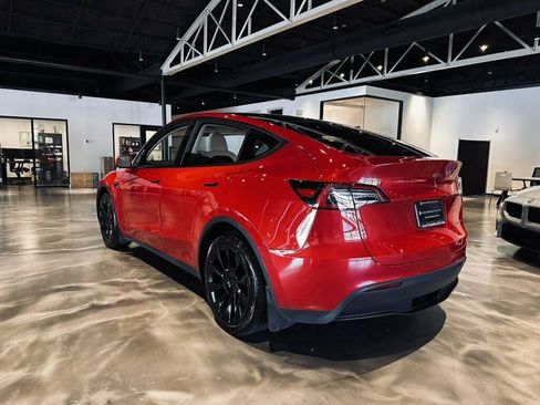 Used 2023 Tesla Model Y AWD image 3