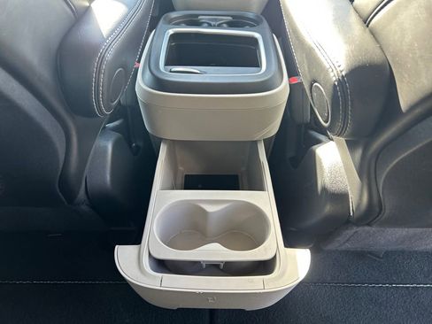 Used 2024 Chrysler Pacifica Touring-L image 29