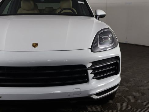 Used 2023 Porsche Cayenne Platinum Edition image 16