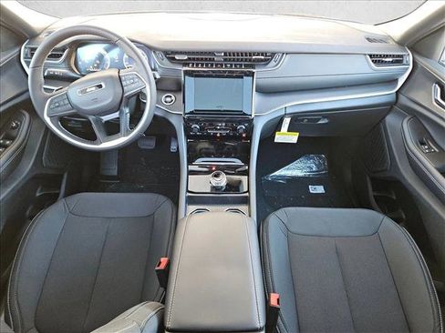 New 2025 Jeep Grand Cherokee Laredo X w/ Luxury Tech Group I image 15