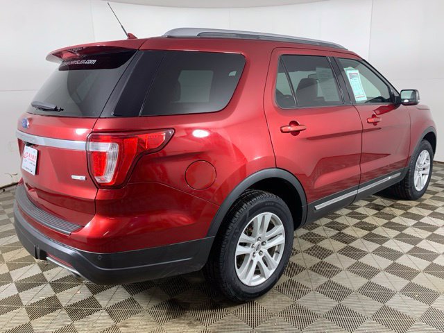 Used 2019 Ford Explorer XLT w/ Equipment Group 202A AWD/4WD image 19