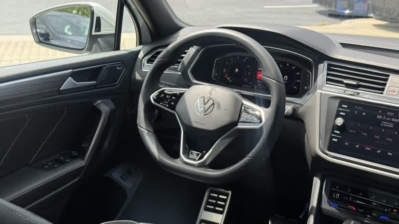 Used 2022 Volkswagen Tiguan SEL R-Line AWD/4WD image 23