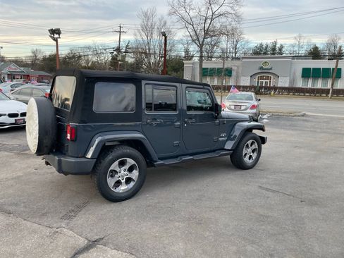 Used 2017 Jeep Wrangler Unlimited Sahara w/ Connectivity Group AWD/4WD image 27
