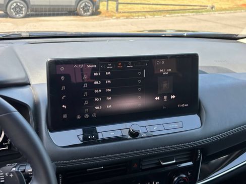 Used 2026 Nissan Rogue SL FWD image 17