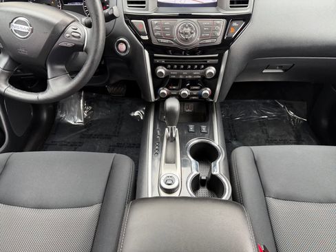 Used 2019 Nissan Pathfinder SV w/ SV Tech Package AWD/4WD image 16