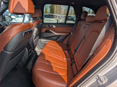 Used 2025 BMW X5 xDrive50e image 16