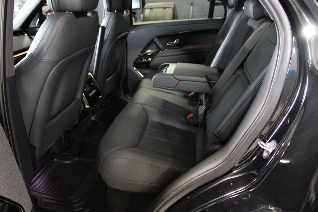 Used 2023 Land Rover Range Rover Sport SE AWD/4WD image 11