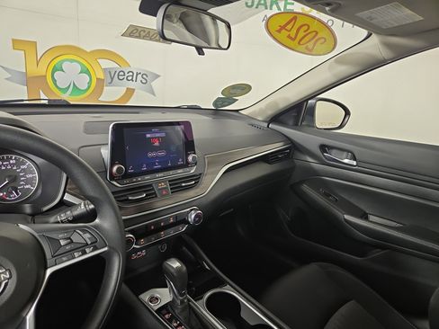 Used 2024 Nissan Altima 2.5 SV FWD image 23