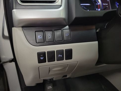 Used 2018 Toyota Highlander Limited AWD/4WD image 28