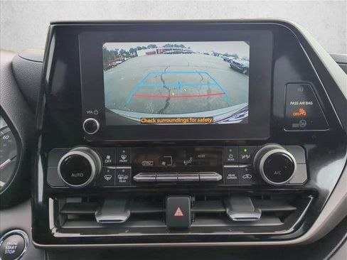 Used 2023 Toyota Highlander L image 16