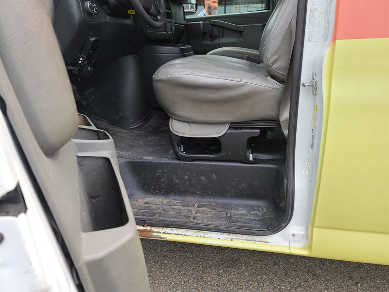 Used 2016 GMC Savana 2500 Extended RWD image 24