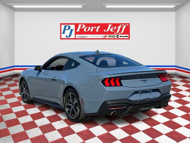 Used 2025 Ford Mustang Premium RWD image 5