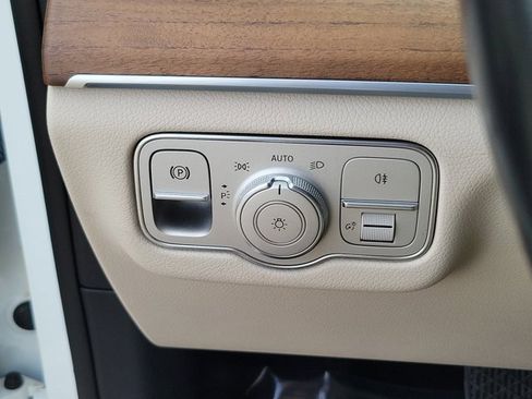 Used 2022 Mercedes-Benz GLS 450 4MATIC image 21