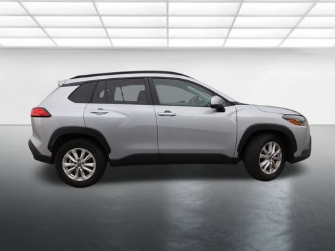 Used 2023 Toyota Corolla Cross LE image 4