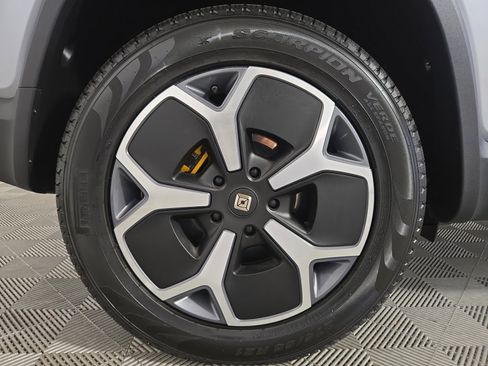 Used 2024 Rivian R1S Adventure AWD/4WD image 12