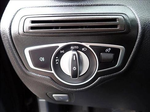 Used 2021 Mercedes-Benz GLC 300 4MATIC image 14