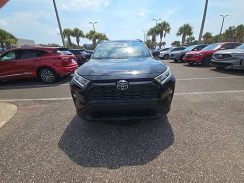 Used 2019 Toyota RAV4 XLE w/ Convenience Package FWD image 3