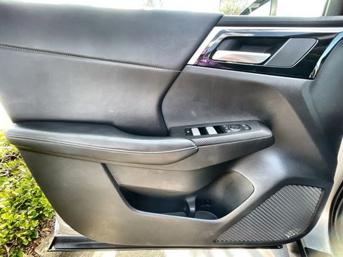 Used 2023 Mitsubishi Outlander SE image 22