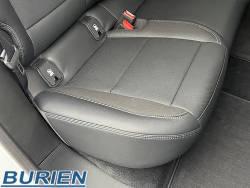 New 2026 Chevrolet Equinox EV LT image 28