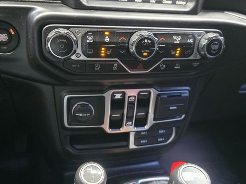 Used 2020 Jeep Gladiator Overland AWD/4WD image 22