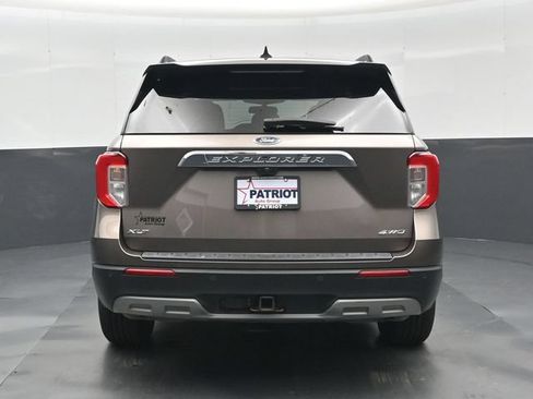 Used 2021 Ford Explorer XLT w/ Equipment Group 202A AWD/4WD image 31