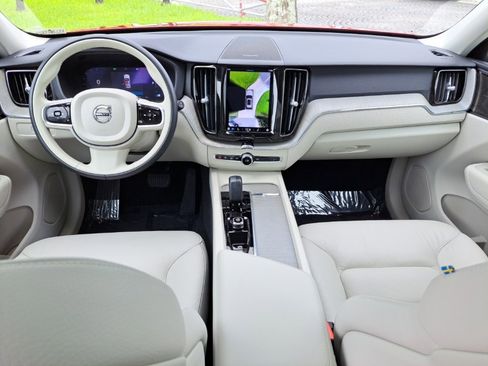 Used 2024 Volvo XC60 B5 Plus w/ Protection Package Premier image 9