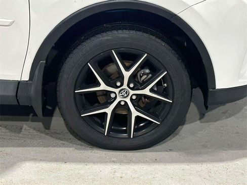 Used 2016 Toyota RAV4 SE image 7