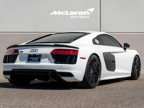 Used 2018 Audi R8 V10 w/ Premium Package RWD image 7