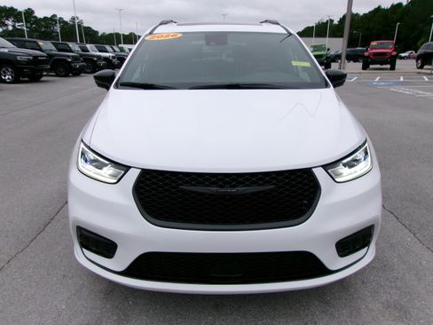 New 2026 Chrysler Pacifica Limited w/ S Appearance Package image 6