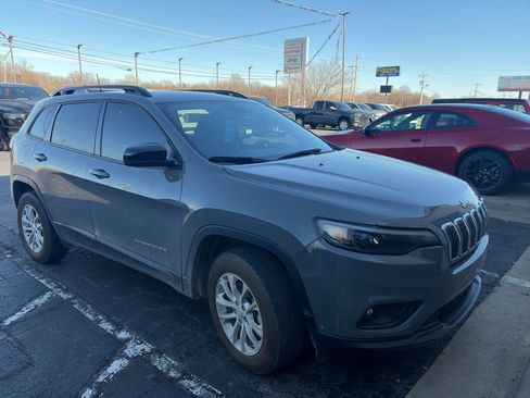 Used 2022 Jeep Cherokee Latitude Lux image 2