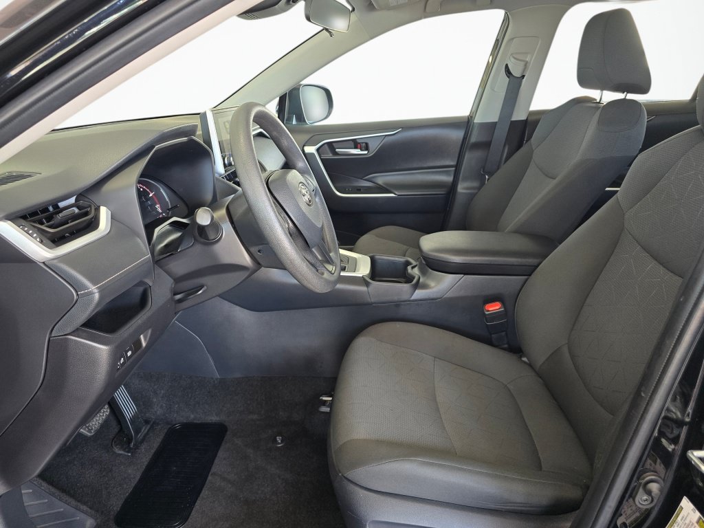 Used 2025 Toyota RAV4 XLE AWD/4WD image 18