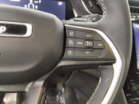 Used 2024 Jeep Grand Cherokee L Laredo image 14