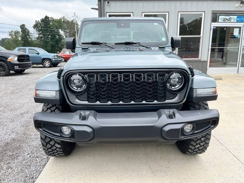 Used 2024 Jeep Gladiator Sport AWD/4WD image 2