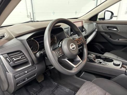 Used 2023 Nissan Rogue SV AWD/4WD image 18