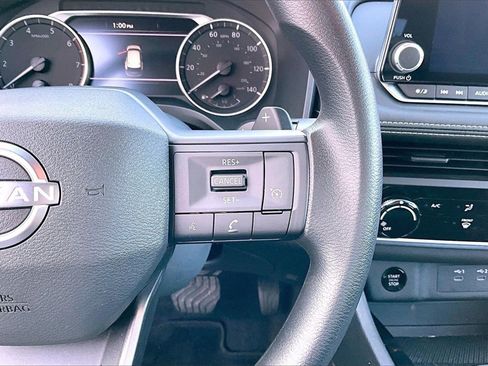 Used 2025 Nissan Rogue S image 17