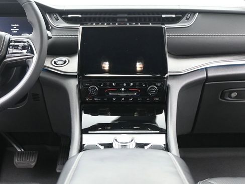 Used 2023 Jeep Grand Cherokee Overland image 25