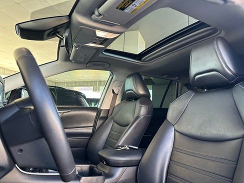 Used 2022 Toyota RAV4 XLE Premium image 15