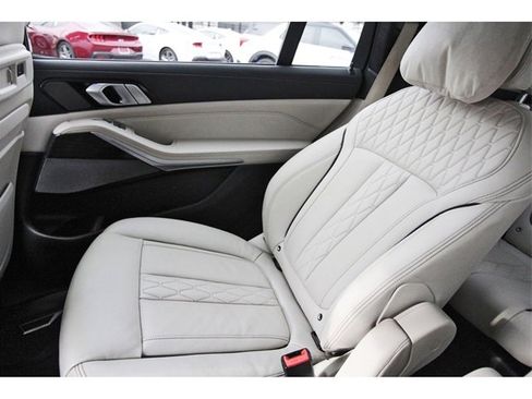 Used 2022 BMW X7 M50i w/ Luxury Seating Package image 11