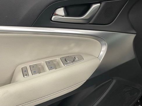 New 2025 Genesis G70 2.5T image 12