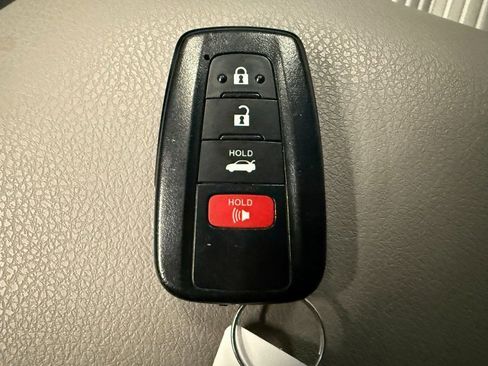 Used 2019 Toyota Camry SE image 16