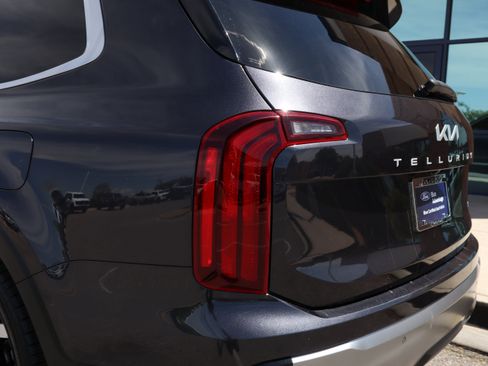 Used 2025 Kia Telluride S AWD/4WD image 18