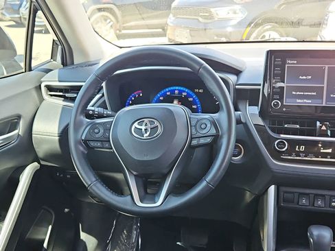 Used 2022 Toyota Corolla Cross XLE w/ Convenience Package FWD image 26