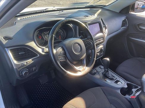 Used 2020 Jeep Cherokee Latitude w/ Cold Weather Group AWD/4WD image 15