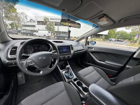 Used 2017 Kia Forte LX FWD image 9