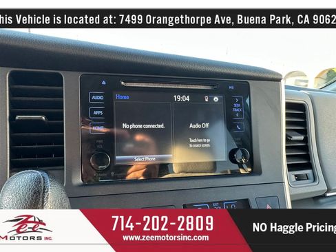 Used 2017 Toyota Sienna LE FWD image 41