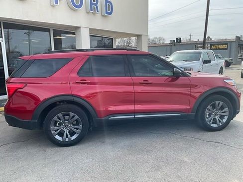 Used 2022 Ford Explorer XLT w/ Equipment Group 202A image 3