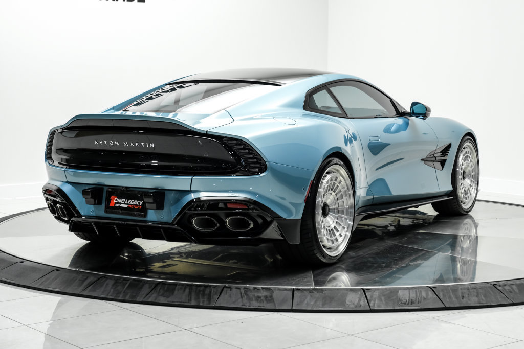 Used 2025 Aston Martin Vanquish RWD image 9